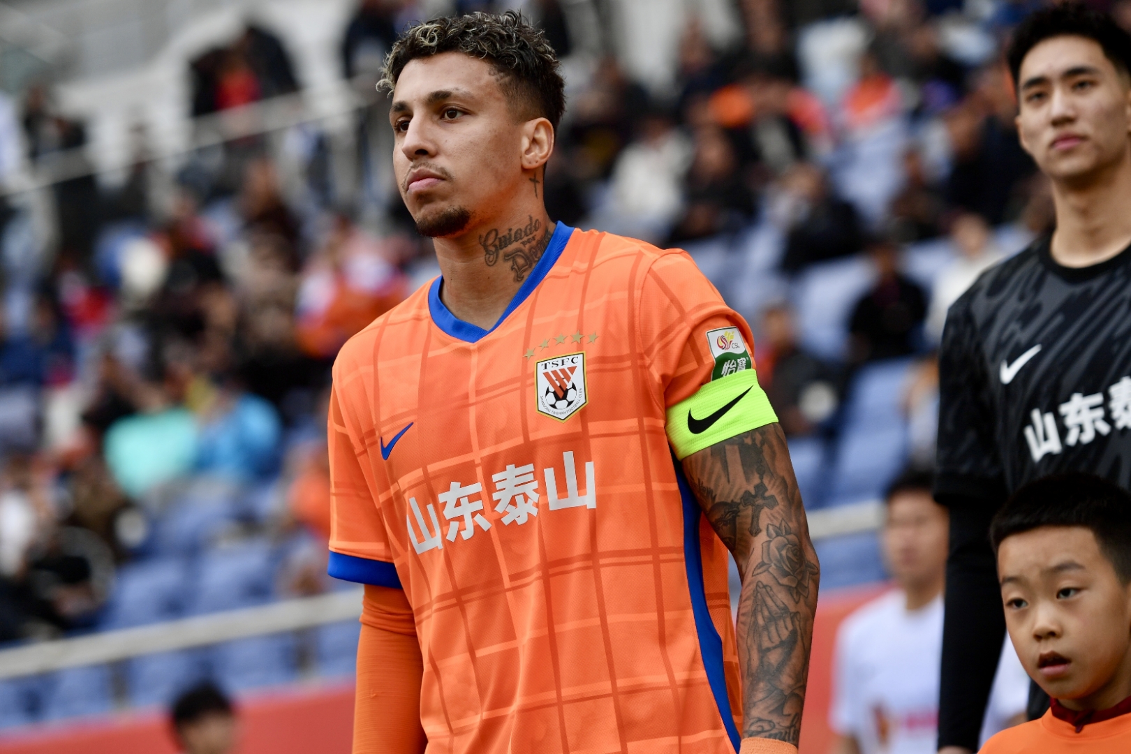 赛地聚焦：中超关键时刻热度飙升；尼斯门线救险；更衣室稳定；身体对抗强度拉满(今日中超今晚直播精彩赛事不容错过)-九游体育下载