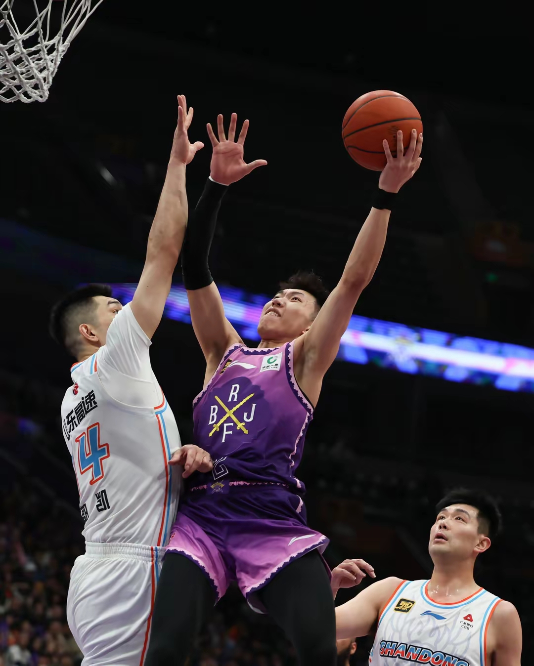 NBA常规赛加时末段再迎强敌；深圳男篮篮板制胜；主帅态度：质疑声仍在；医务组通报恢复的简单介绍