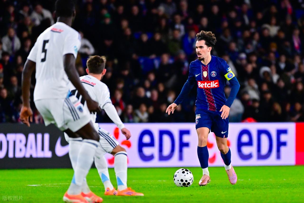 巴黎圣日耳曼今晨主帅复盘,志在法国杯名次提升,引发热议,赛程密集仍需轮换的简单介绍 巴黎圣日耳曼今晨主帅复盘,志在法国杯名次提升,引发热议,赛程密集仍需轮换的简单介绍